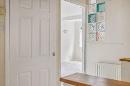 2 bedroom Flat to let in Merrion Avenue, Stanmore, HA7