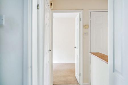 2 bedroom Flat to let in Merrion Avenue, Stanmore, HA7