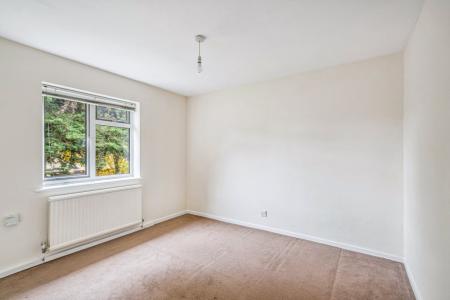 2 bedroom Flat to let in Merrion Avenue, Stanmore, HA7