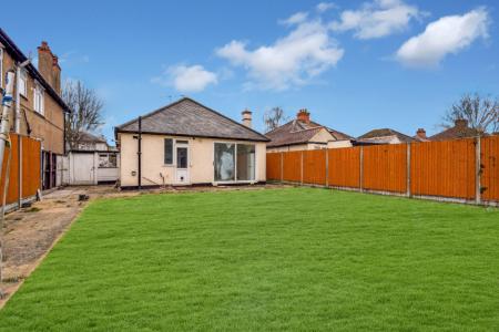 2 bedroom Bungalow to let in Beaumont Avenue, Wembley, HA0