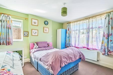 3 bedroom Detached house to let in Park Crescent, Harrow Weald, Harrow, HA3