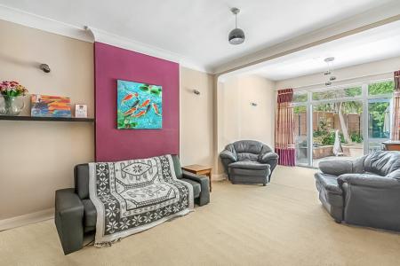 3 bedroom Detached house to let in Park Crescent, Harrow Weald, Harrow, HA3