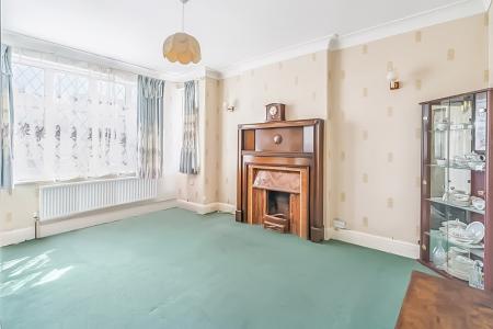 3 bedroom Detached house to let in Park Crescent, Harrow Weald, Harrow, HA3