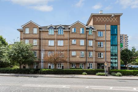 2 bedroom Apartment to let in Sheepcote Road, Harrow, HA1