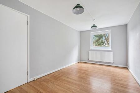 1 bedroom Flat to let in Mollison Way, Edgware, HA8