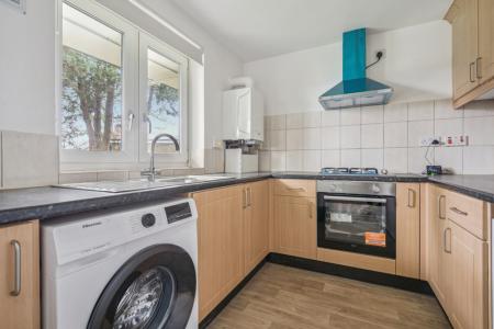 1 bedroom Flat to let in Mollison Way, Edgware, HA8