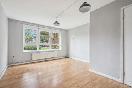 1 bedroom Flat to let in Mollison Way, Edgware, HA8