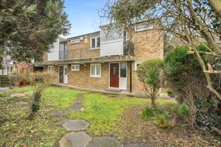 1 bedroom Flat to let in Mollison Way, Edgware, HA8