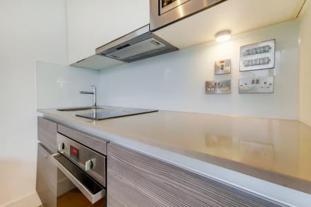 1 bedroom Studio flat to let in 76 Station Road, Hayes, UB3