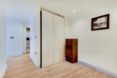 1 bedroom Studio flat to let in 76 Station Road, Hayes, UB3