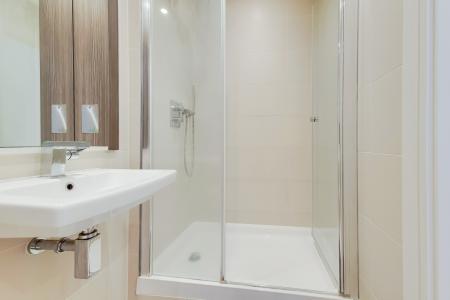 1 bedroom Studio flat to let in 76 Station Road, Hayes, UB3