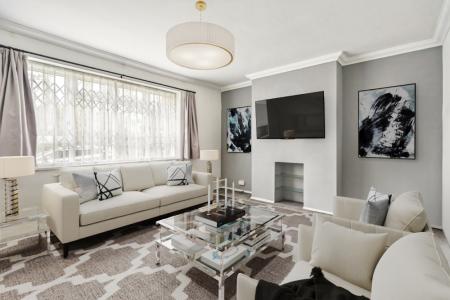 2 bedroom Flat to let in Milman Close, Pinner, HA5