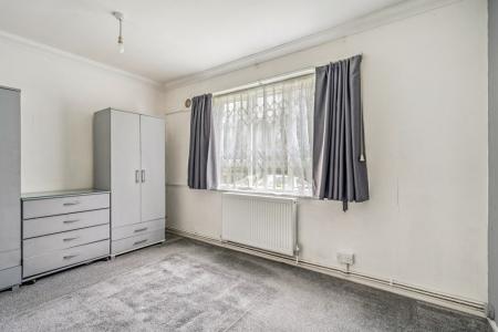 2 bedroom Flat to let in Milman Close, Pinner, HA5