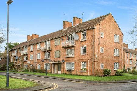 2 bedroom Flat to let in Milman Close, Pinner, HA5