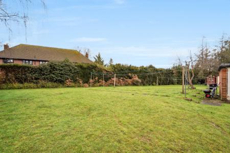 2 bedroom Flat to let in Milman Close, Pinner, HA5