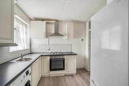 2 bedroom Flat to let in Milman Close, Pinner, HA5