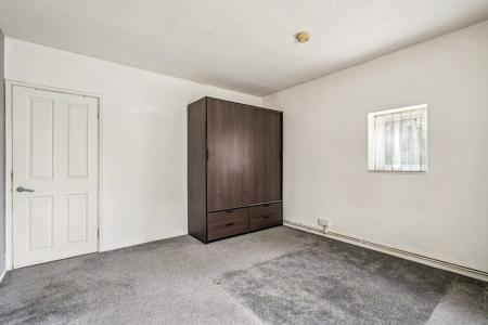 2 bedroom Flat to let in Milman Close, Pinner, HA5