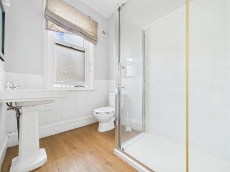 5 bedroom Semi-detached house to let in Aylestone hill, Hereford, HR1