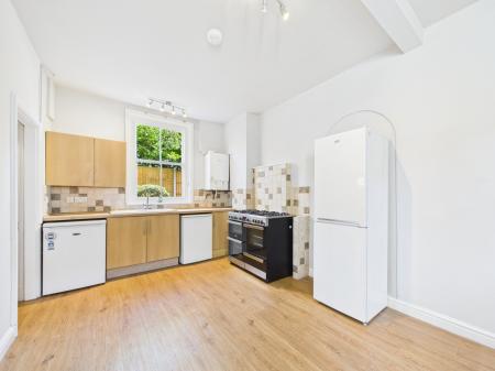 5 bedroom Semi-detached house to let in Aylestone hill, Hereford, HR1