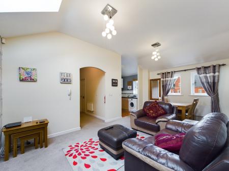 2 bedroom Flat to let in Florence Gardens, Hereford, HR1