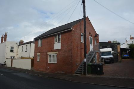 2 bedroom Flat to let in Henry Street, Ross-on-Wye, HR9