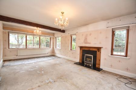 5 bedroom Detached house for sale in Ledbury Road, Ross-on-Wye, HR9