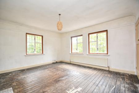 5 bedroom Detached house for sale in Ledbury Road, Ross-on-Wye, HR9