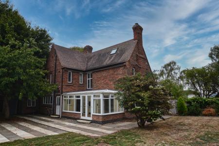 5 bedroom Detached house for sale in Ledbury Road, Ross-on-Wye, HR9