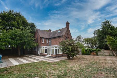 5 bedroom Detached house for sale in Ledbury Road, Ross-on-Wye, HR9