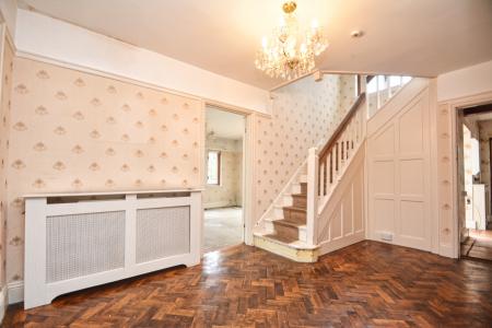 5 bedroom Detached house for sale in Ledbury Road, Ross-on-Wye, HR9