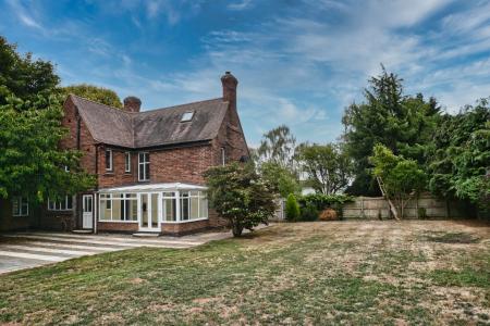 5 bedroom Detached house for sale in Ledbury Road, Ross-on-Wye, HR9