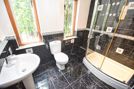 5 bedroom Detached house for sale in Ledbury Road, Ross-on-Wye, HR9