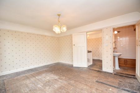 5 bedroom Detached house for sale in Ledbury Road, Ross-on-Wye, HR9