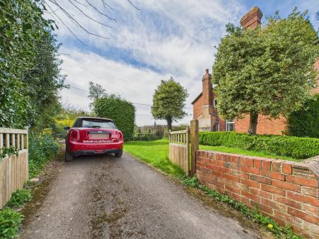 2 bedroom Semi-detached house for sale in Poplar Road, Clehonger, Clehonger, HR2