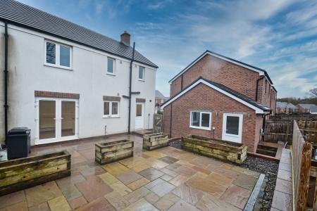 4 bedroom Detached house for sale in Primrose Avenue, Clehonger, Hereford, HR2