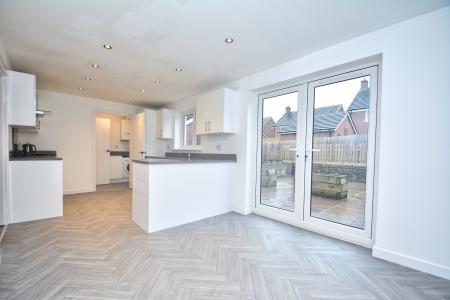 4 bedroom Detached house for sale in Primrose Avenue, Clehonger, Hereford, HR2