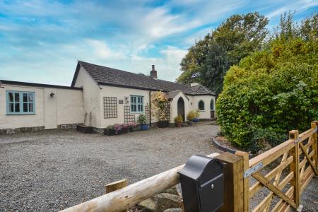 3 bedroom Detached bungalow for sale in Swainshill, Hereford, HR4