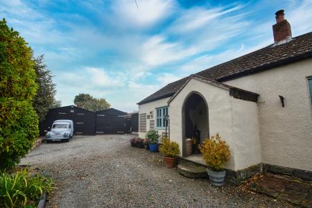 3 bedroom Detached bungalow for sale in Swainshill, Hereford, HR4