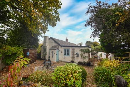 3 bedroom Detached bungalow for sale in Swainshill, Hereford, HR4