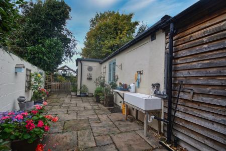 3 bedroom Detached bungalow for sale in Swainshill, Hereford, HR4