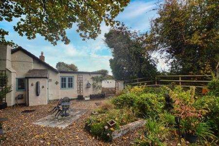 3 bedroom Detached bungalow for sale in Swainshill, Hereford, HR4