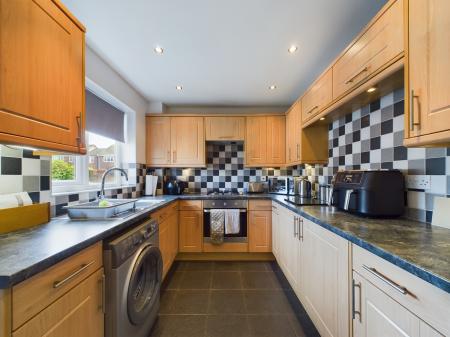 2 bedroom End of terrace house to let in Attlee Close, Hereford, HR4