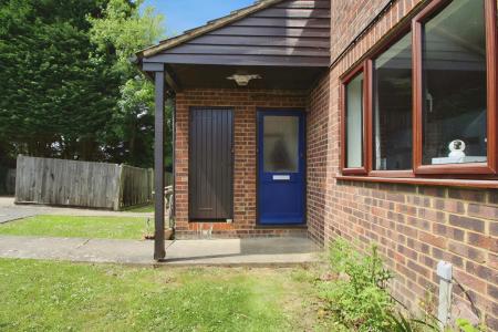 2 bedroom Flat for sale in Birinus Close, High Wycombe, HP12