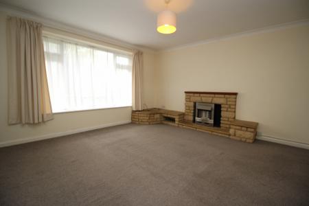 2 bedroom Ground floor maisonette for sale in Clifton Court, Marlow Road, Cressex, High Wycombe, HP11