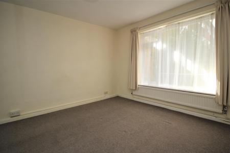 2 bedroom Ground floor maisonette for sale in Clifton Court, Marlow Road, Cressex, High Wycombe, HP11