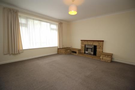 2 bedroom Ground floor maisonette for sale in Clifton Court, Marlow Road, Cressex, High Wycombe, HP11