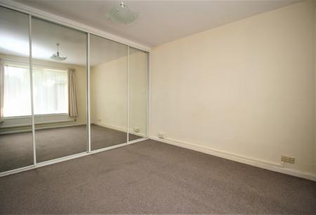 2 bedroom Ground floor maisonette for sale in Clifton Court, Marlow Road, Cressex, High Wycombe, HP11