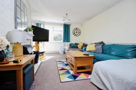2 bedroom Detached house for sale in Roebuck Avenue, High Wycombe, HP13