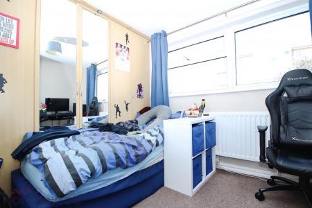 2 bedroom Detached house for sale in Roebuck Avenue, High Wycombe, HP13