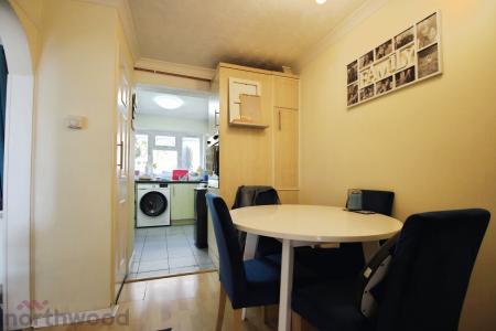 2 bedroom Detached house for sale in Roebuck Avenue, High Wycombe, HP13